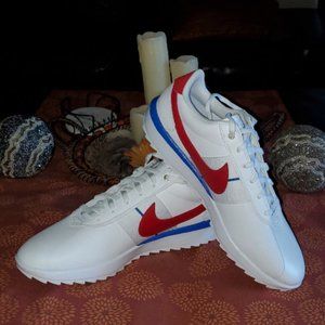 red white and blue nike running shoes